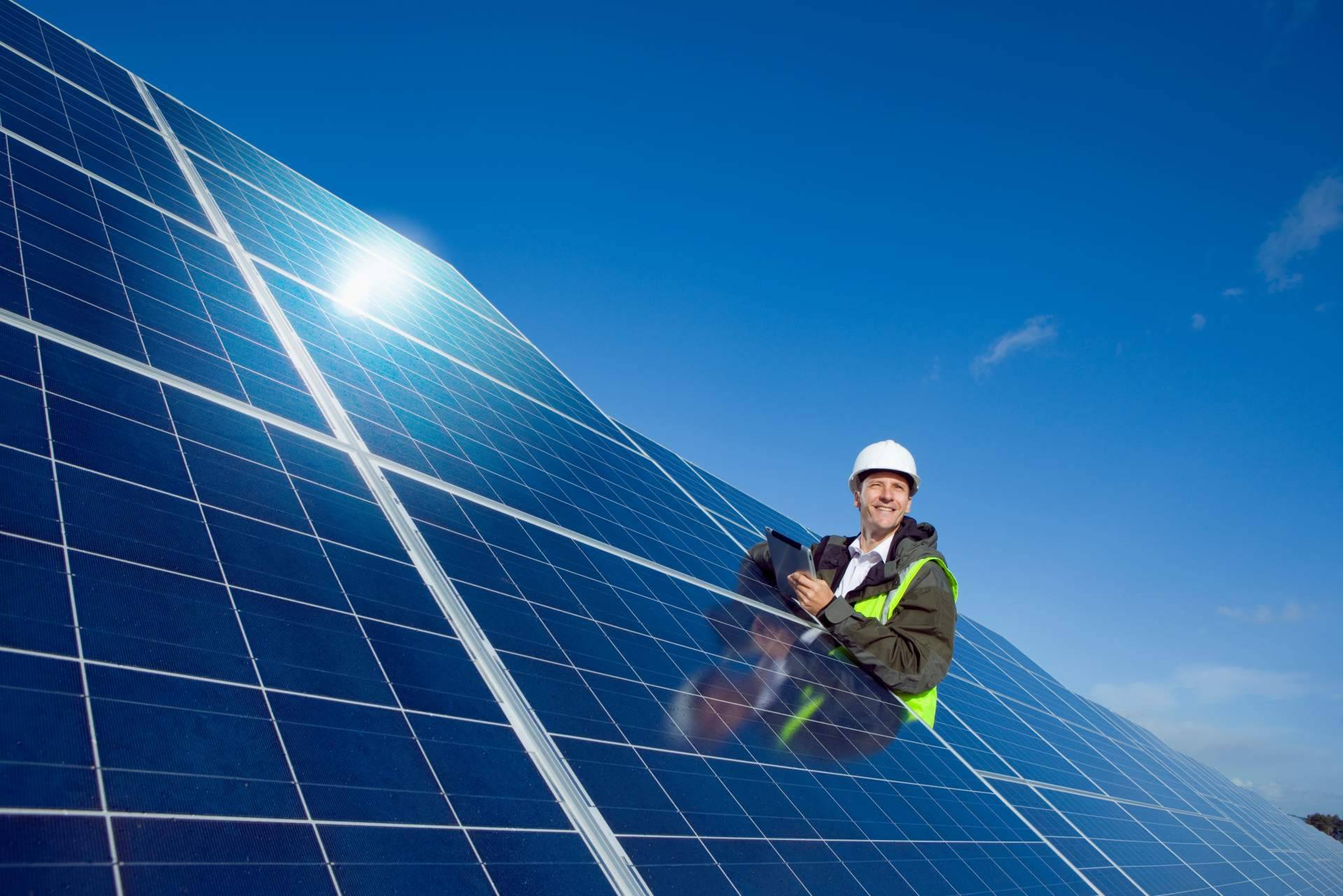 Solomnia ofrece paneles solares y módulos fotovoltaicos para profesionales