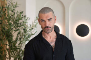 Karbon Black Academy irrumpe en la formación de micropigmentación capilar centrado en el hiperrealismo